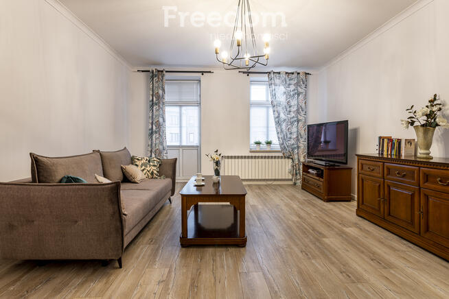 91 m² w kamienicy po remoncie – centrum