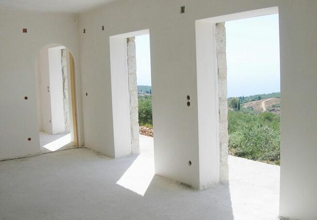 Wylewanie posadki z mixokreta