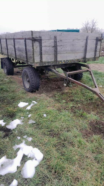 Przyczepa sztywna z papierami