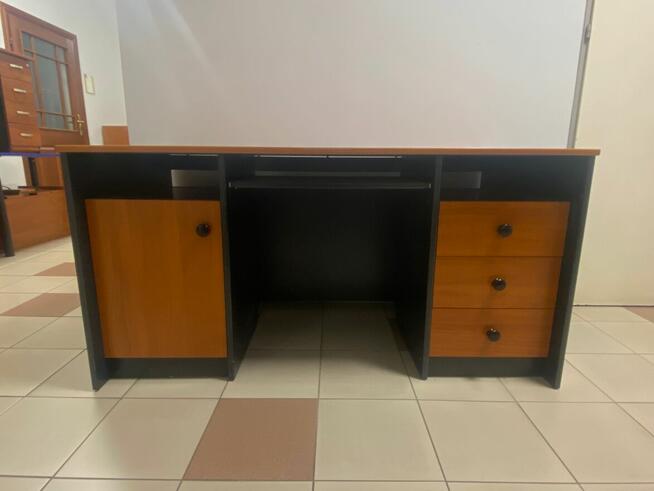 Biurka używane. Stan dobry.