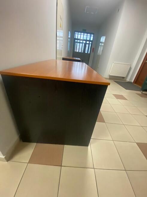 Biurka używane. Stan dobry.