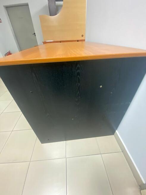 Biurka używane. Stan dobry.