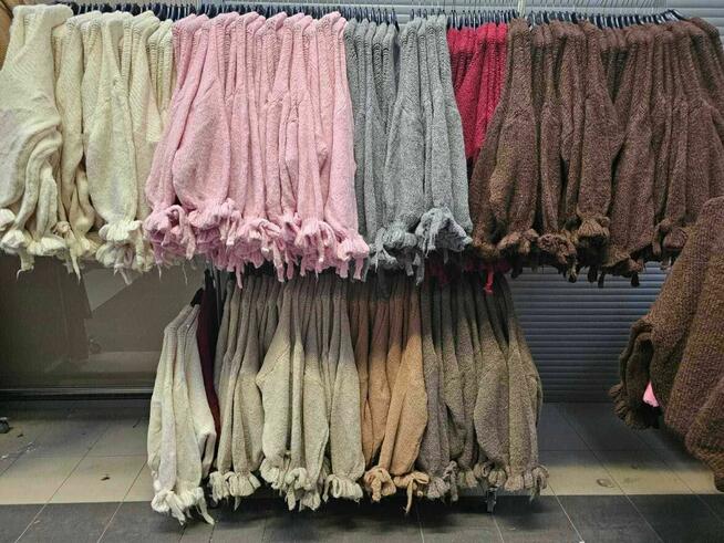 Ciepłe swterki różne kolorki