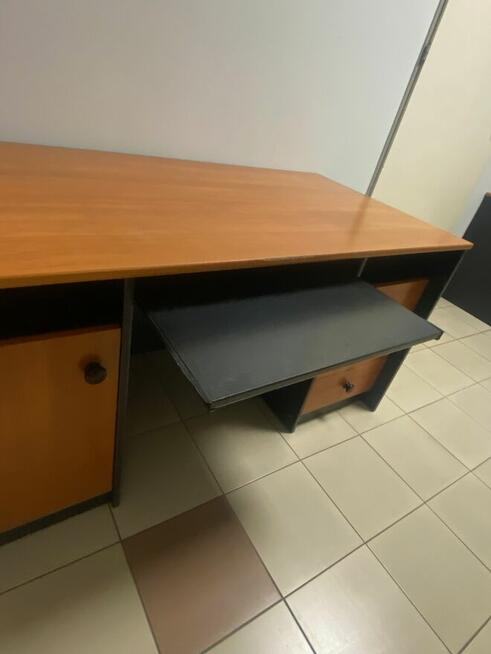 Biurka używane. Stan dobry.