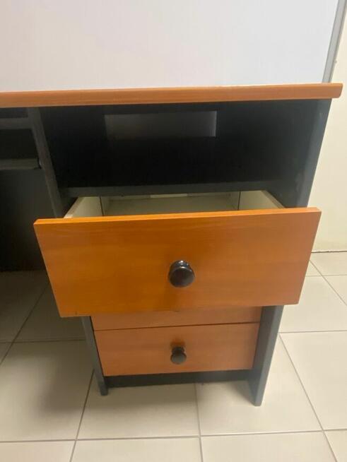 Biurka używane. Stan dobry.