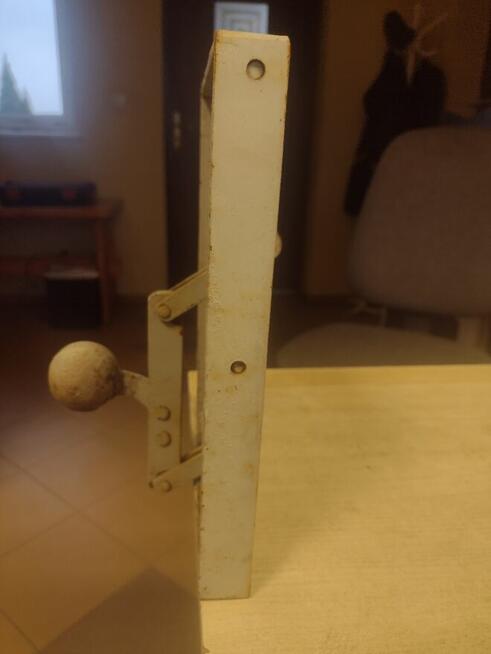 Zabytkowa kratka wentylacyjna