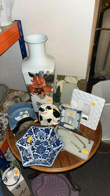 Porcelanowa, biała, stojąca ramka na zdjęcia Z granatowym de