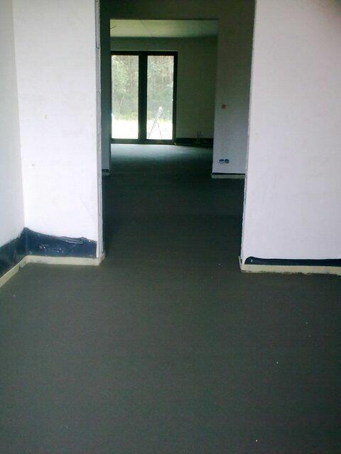 Wylewanie posadki z mixokreta