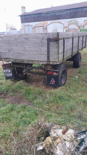 Przyczepa sztywna z papierami