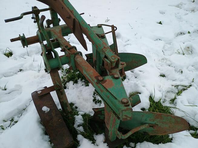 Sprzedam pługi 2 i czwórki jak i opryskiwacz ciągany 1litrów