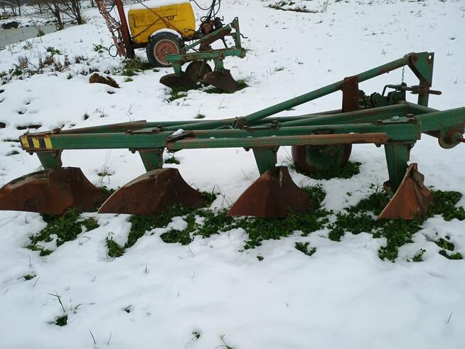 Sprzedam pługi 2 i czwórki jak i opryskiwacz ciągany 1litrów