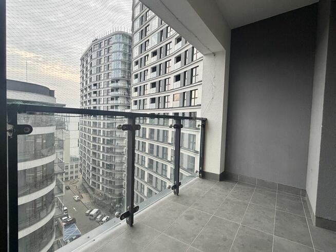 Elegancki Apartament na 11 piętrze / (First Tenant) - Wola