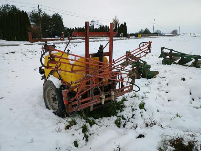 Sprzedam pługi 2 i czwórki jak i opryskiwacz ciągany 1litrów