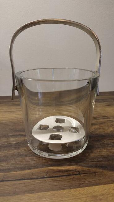 Szklane wiaderko na lód