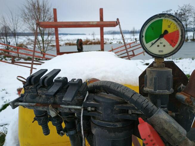 Sprzedam pługi 2 i czwórki jak i opryskiwacz ciągany 1litrów