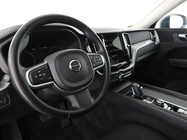Volvo XC 60 FV23% mHEV 4x4 full LED navi klima auto kamera i czujniki parkowania