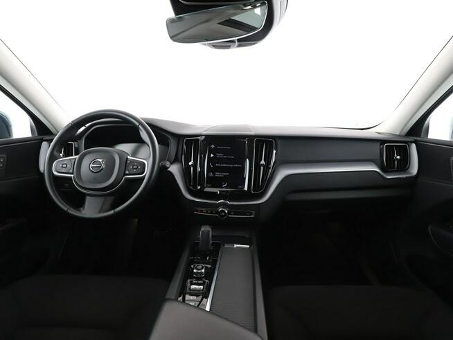 Volvo XC 60 FV23% mHEV 4x4 full LED navi klima auto kamera i czujniki parkowania