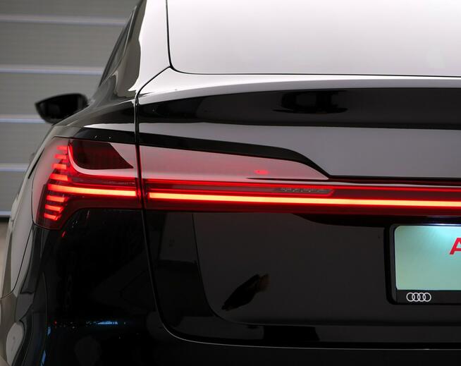 Audi Q8 e-tron 55 408KM Quattro MatrixLed Tempomat ACC Pneumatyka Kamery360 Panorama