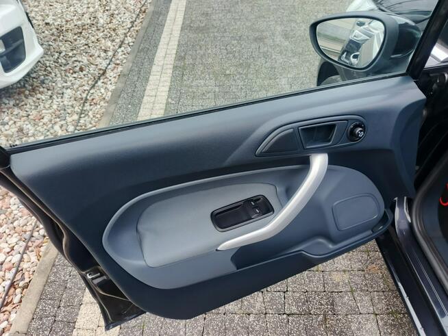 Ford Fiesta Ślicznotka Titanium mały przebieg