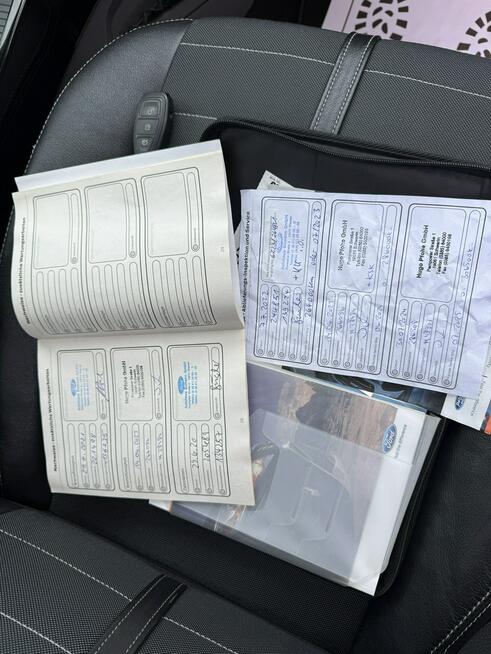 Ford Kuga *S**ledy*4 X 4*panorama-dach*navi*skóry*alu*z Niemiec*