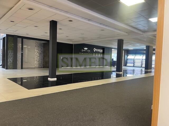 Showroom meble, wyposażenie wnętrz, parking