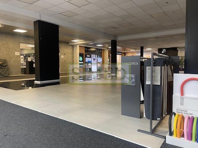 Showroom meble, wyposażenie wnętrz, parking