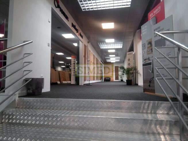 Showroom meble, wyposażenie wnętrz, parking
