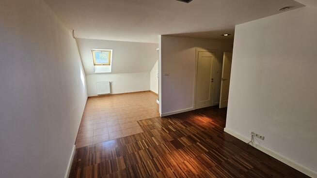 Przepiękny dom z ogrodem. Bezpośrednio.