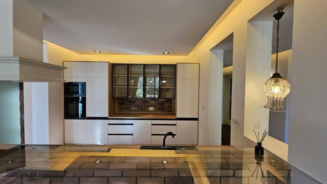 Przepiękny dom z ogrodem. Bezpośrednio.