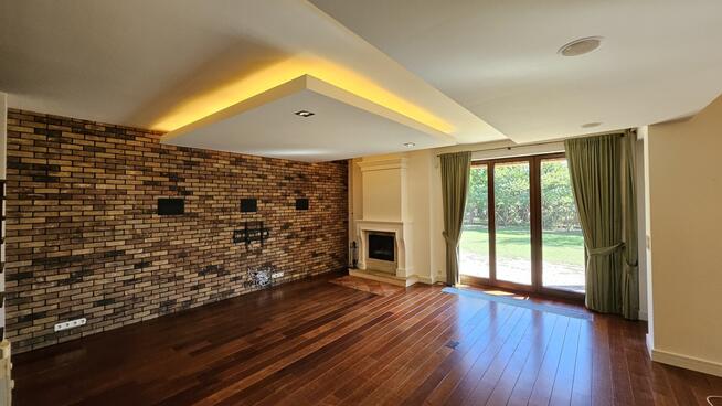 Przepiękny dom z ogrodem. Bezpośrednio.