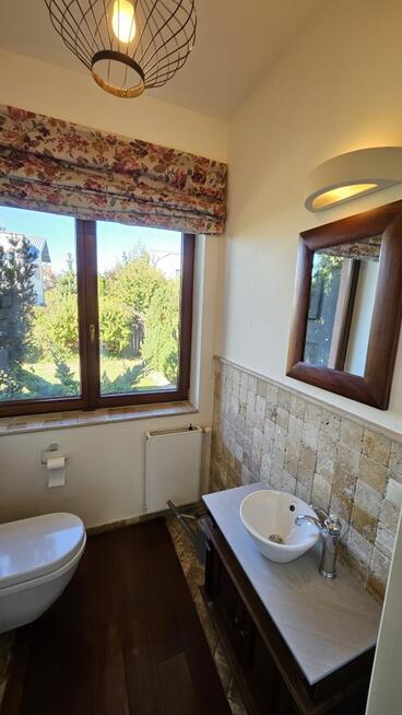 Przepiękny dom z ogrodem. Bezpośrednio.