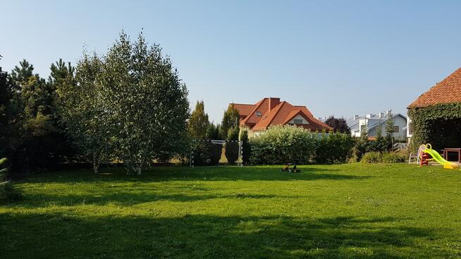 Przepiękny dom z ogrodem. Bezpośrednio.