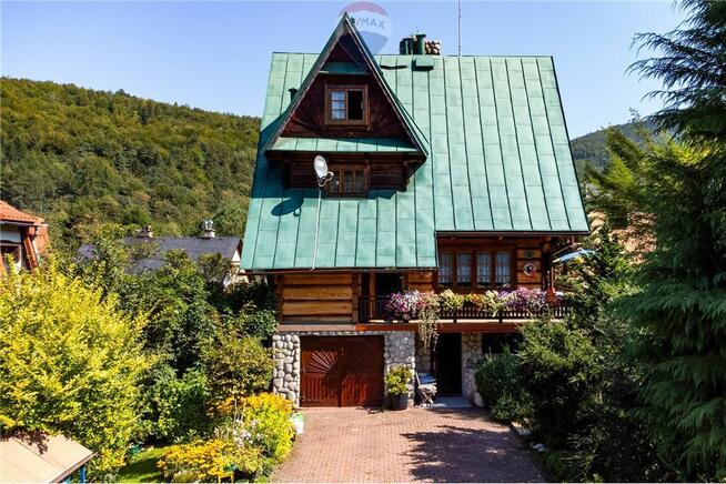 Góralski Dom z Bali u Podnóża Beskidów