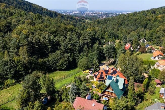 Góralski Dom z Bali u Podnóża Beskidów