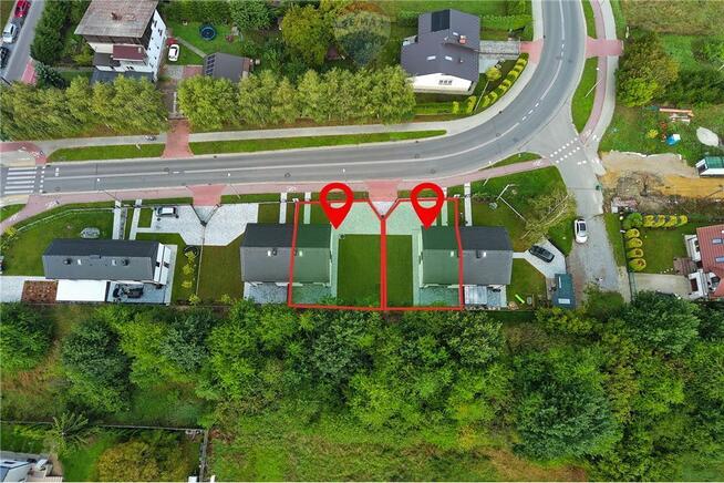 Nowy dom w zabudowie bliźniaczej.