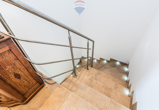 ZADBANY i DOGODNIE POŁOŻONY DOM NA PODOLANACH