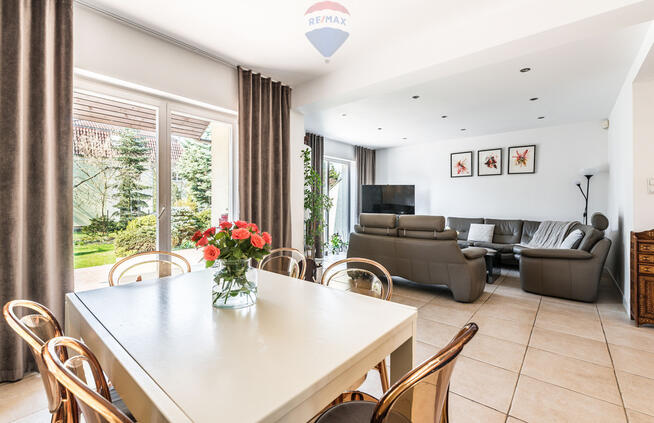 ZADBANY i DOGODNIE POŁOŻONY DOM NA PODOLANACH