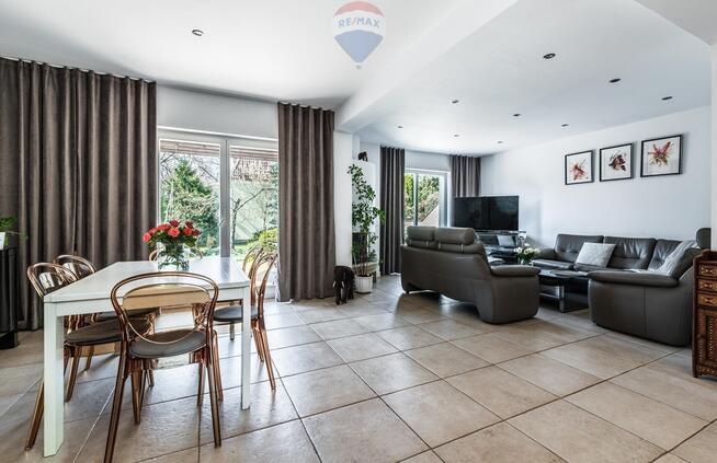 ZADBANY i DOGODNIE POŁOŻONY DOM NA PODOLANACH