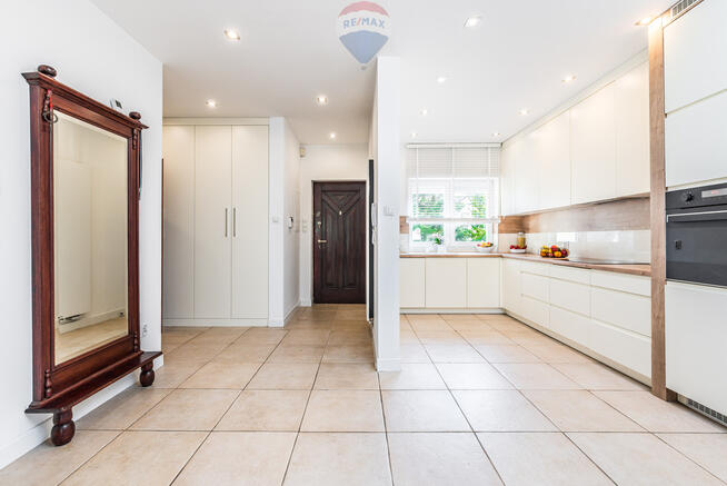 ZADBANY i DOGODNIE POŁOŻONY DOM NA PODOLANACH