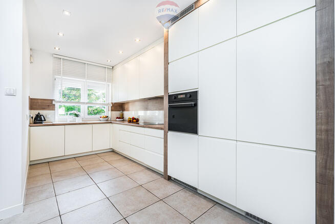 ZADBANY i DOGODNIE POŁOŻONY DOM NA PODOLANACH