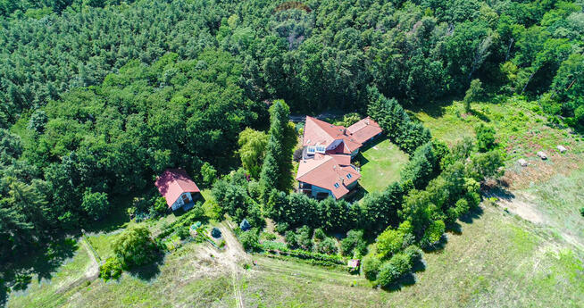 ŚWIETNIE POŁOŻONY BARDZO DUŻY DOM MIESZKALNY