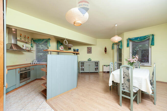 ŚWIETNIE POŁOŻONY BARDZO DUŻY DOM MIESZKALNY