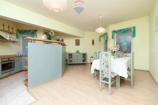 ŚWIETNIE POŁOŻONY BARDZO DUŻY DOM MIESZKALNY