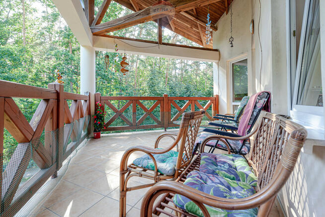 ŚWIETNIE POŁOŻONY BARDZO DUŻY DOM MIESZKALNY