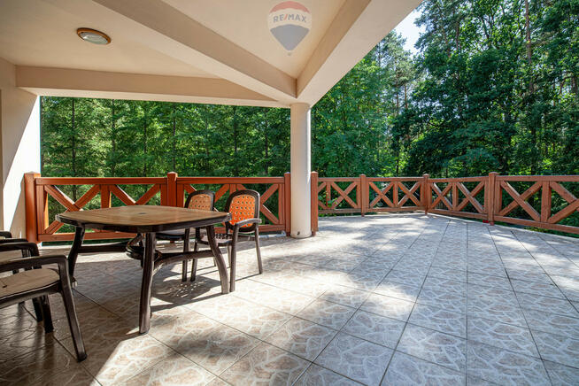 ŚWIETNIE POŁOŻONY BARDZO DUŻY DOM MIESZKALNY