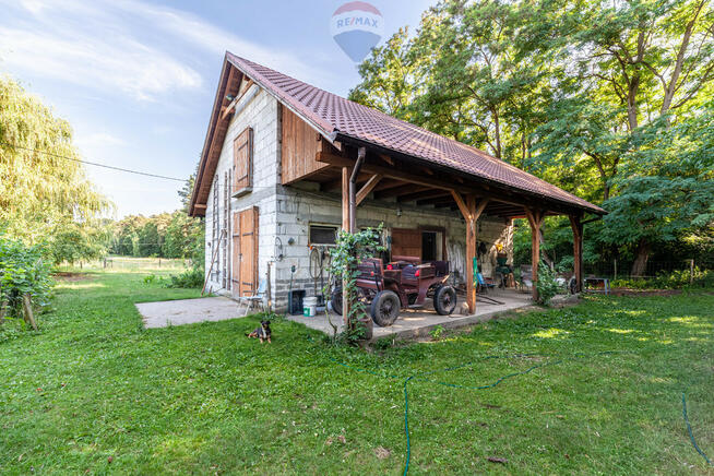 ŚWIETNIE POŁOŻONY BARDZO DUŻY DOM MIESZKALNY