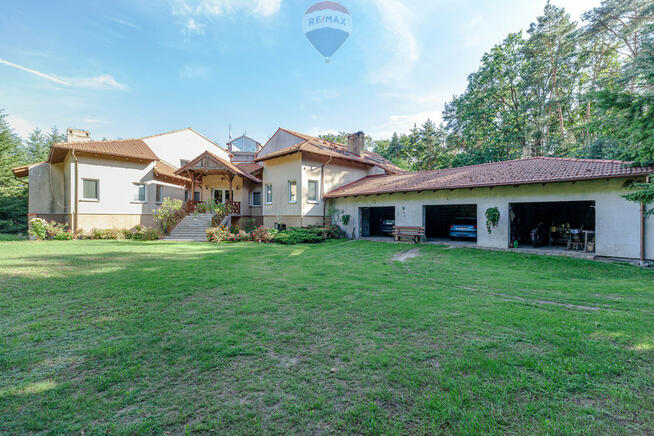 ŚWIETNIE POŁOŻONY BARDZO DUŻY DOM MIESZKALNY