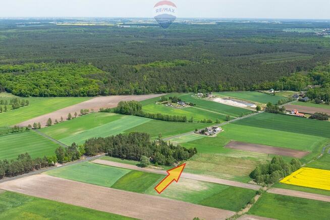 Wiosna, malownicza, spokojna okolica, mini-osiedle