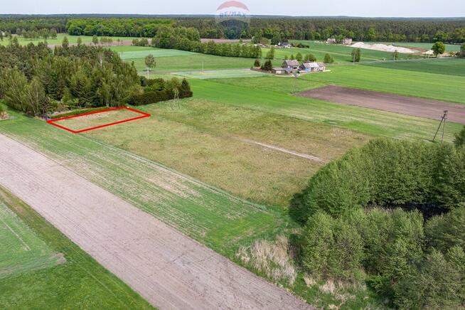 Wiosna, malownicza, spokojna okolica, mini-osiedle