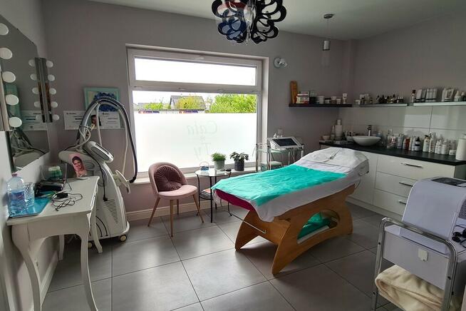 Ekonomiczny dom + usługi, świetna lokalizacja